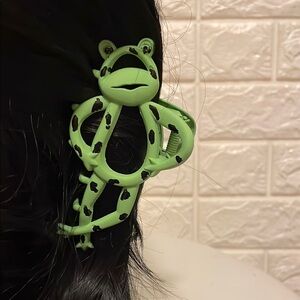 Green Frog Hair Clip